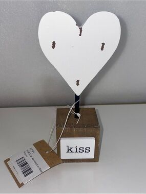 NWT Wooden Heart Table Accent in White and Brown - "kiss"